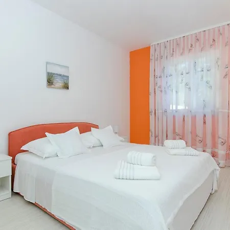 Lucija With Swimming Pool Holiday home Tugare